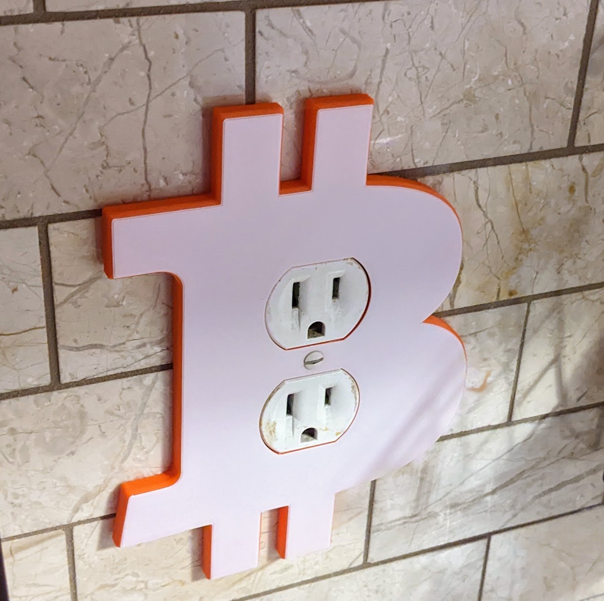 Bitcoin B US Outlet Cover - Image 3